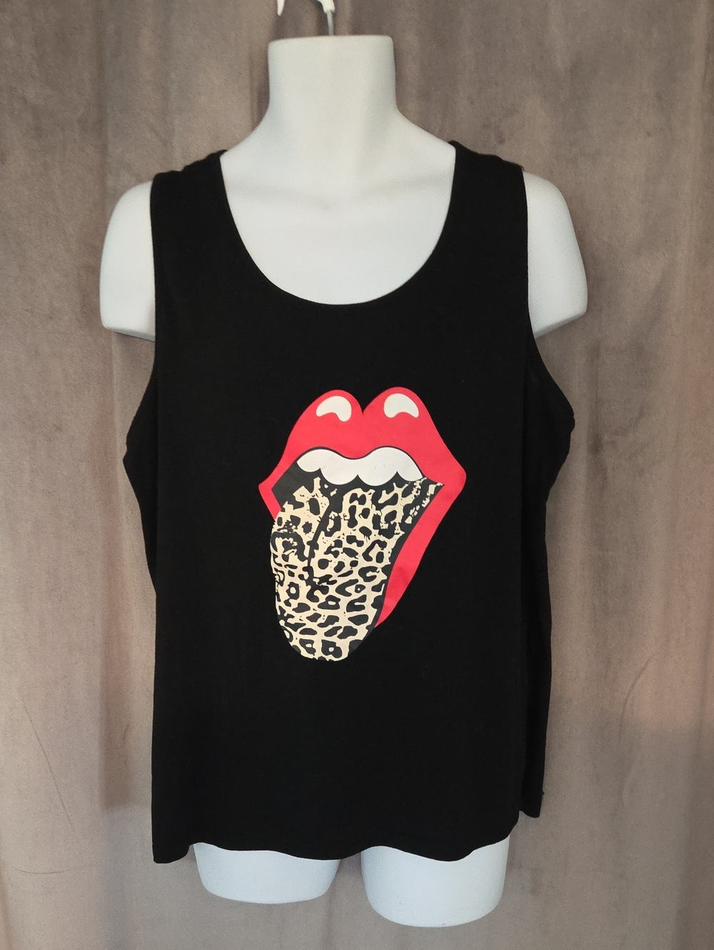 2X Black Sleeveless Graphic Tank with Red Leopard-Tongue Motif